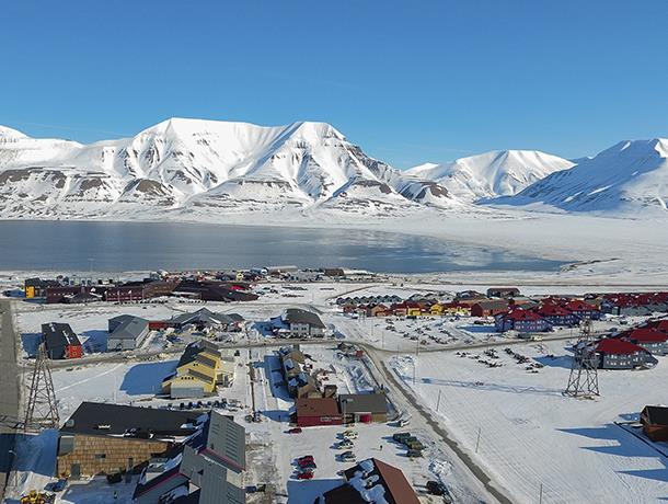 The city has an approximate population of around 2,400 to 2,500 people. The population consists of a diverse mix of Norwegian and international residents, including scientists, researchers, students, and tourism industry workers.