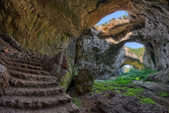 It is one of the most popular natural landmarks in the country 